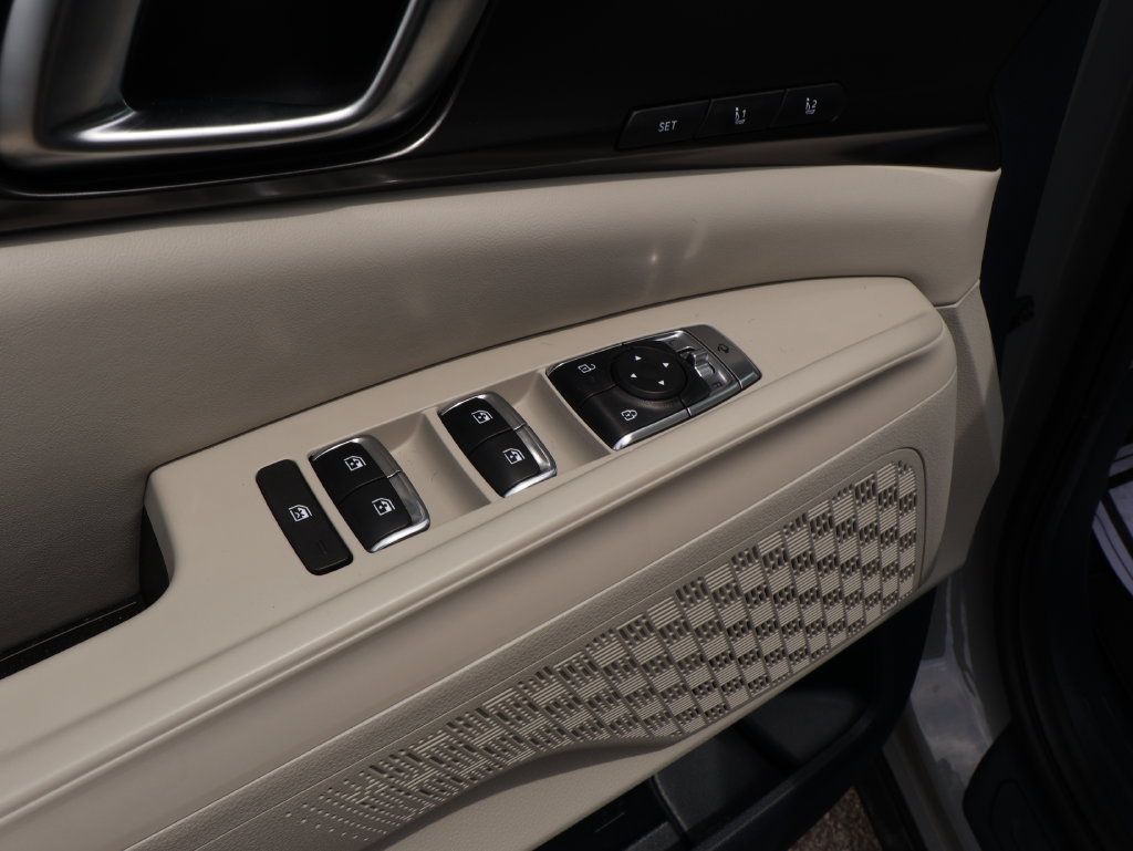 New 2026 Kia Carnival SX w/ SX Dark Edition Package FWD image 18