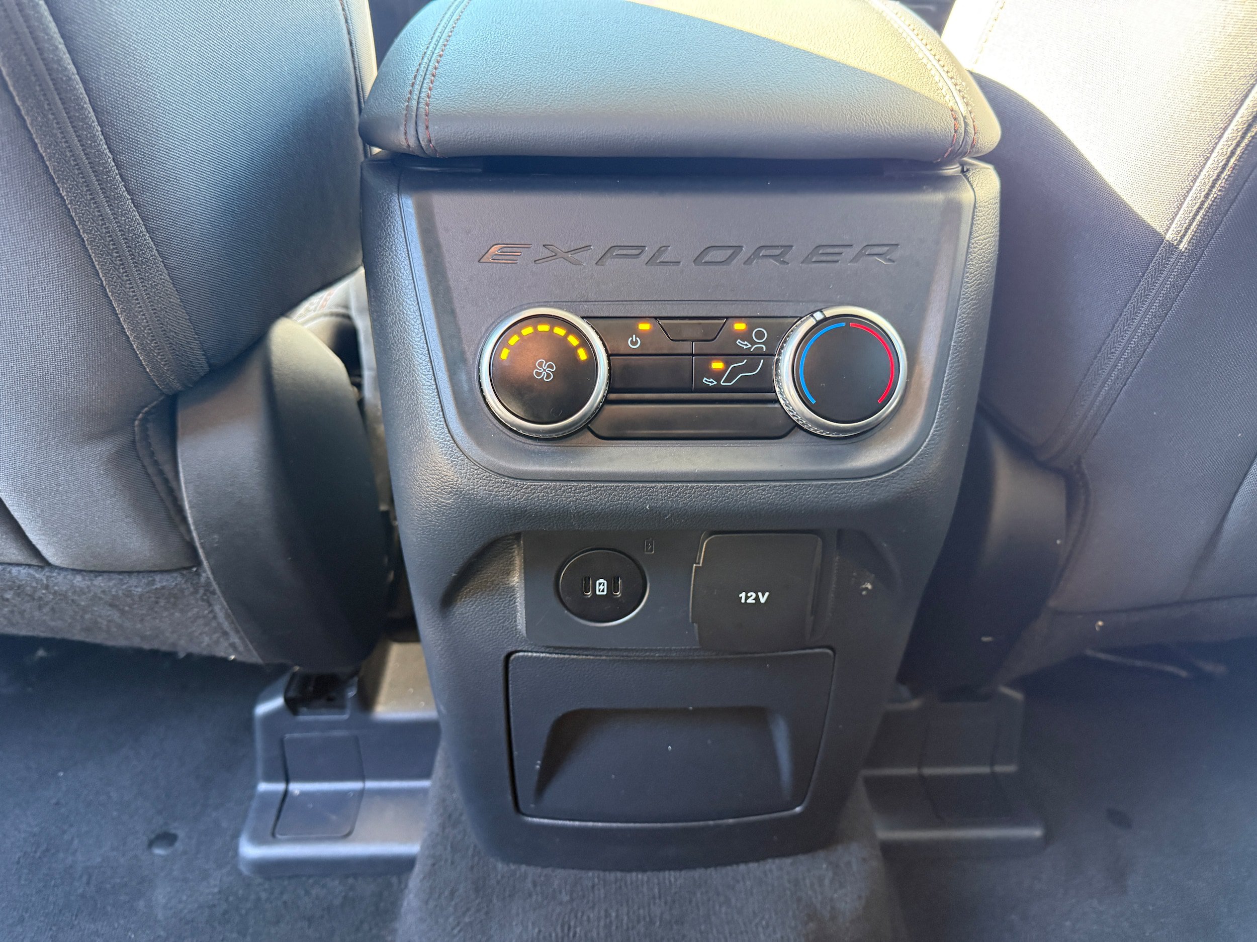 Used 2025 Ford Explorer Active AWD/4WD image 25