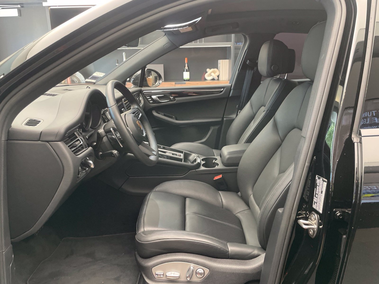 Certified 2026 Porsche Macan S AWD/4WD image 8
