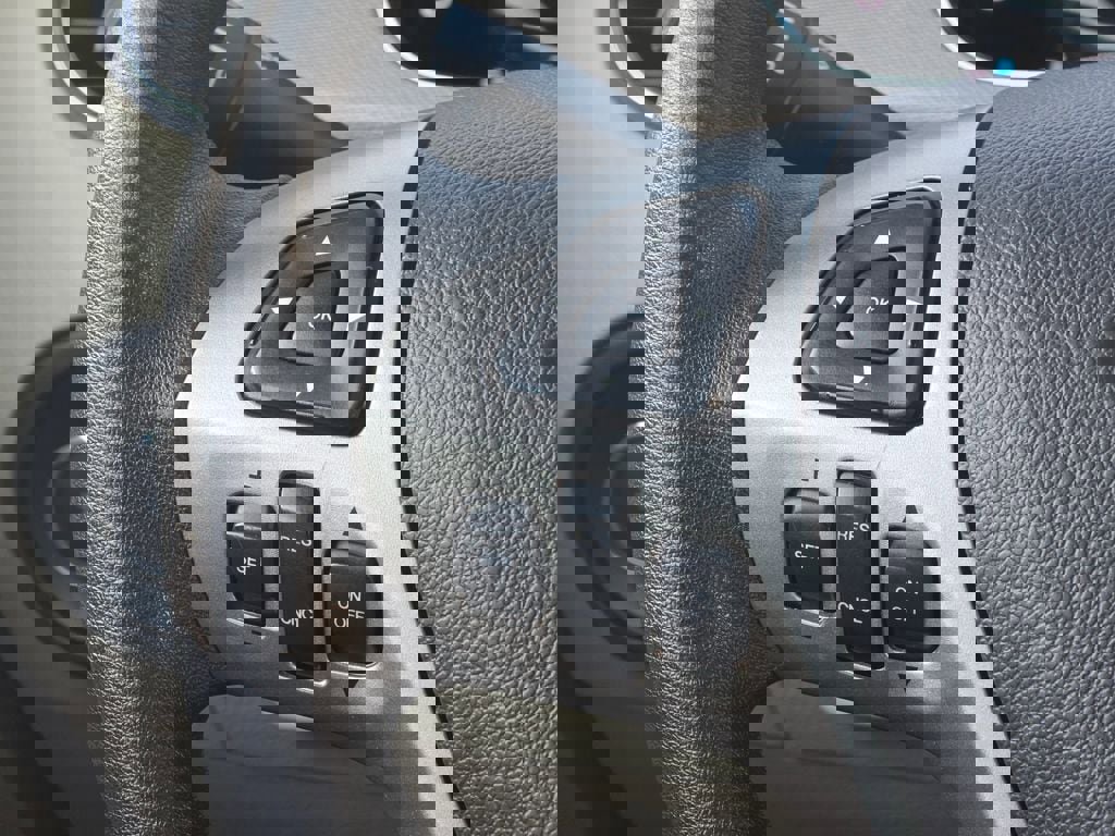 Used 2016 Ford Taurus SE image 18