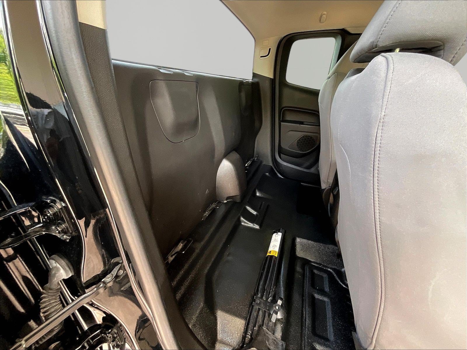 Used 2018 Chevrolet Colorado W/T RWD image 24