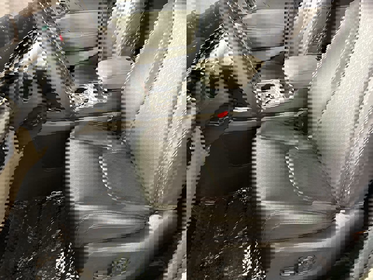 Used 2025 Kia Carnival EX image 20