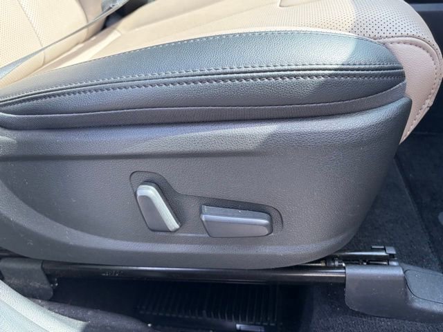 Used 2023 Hyundai Santa Fe SEL w/ Premium Package image 29