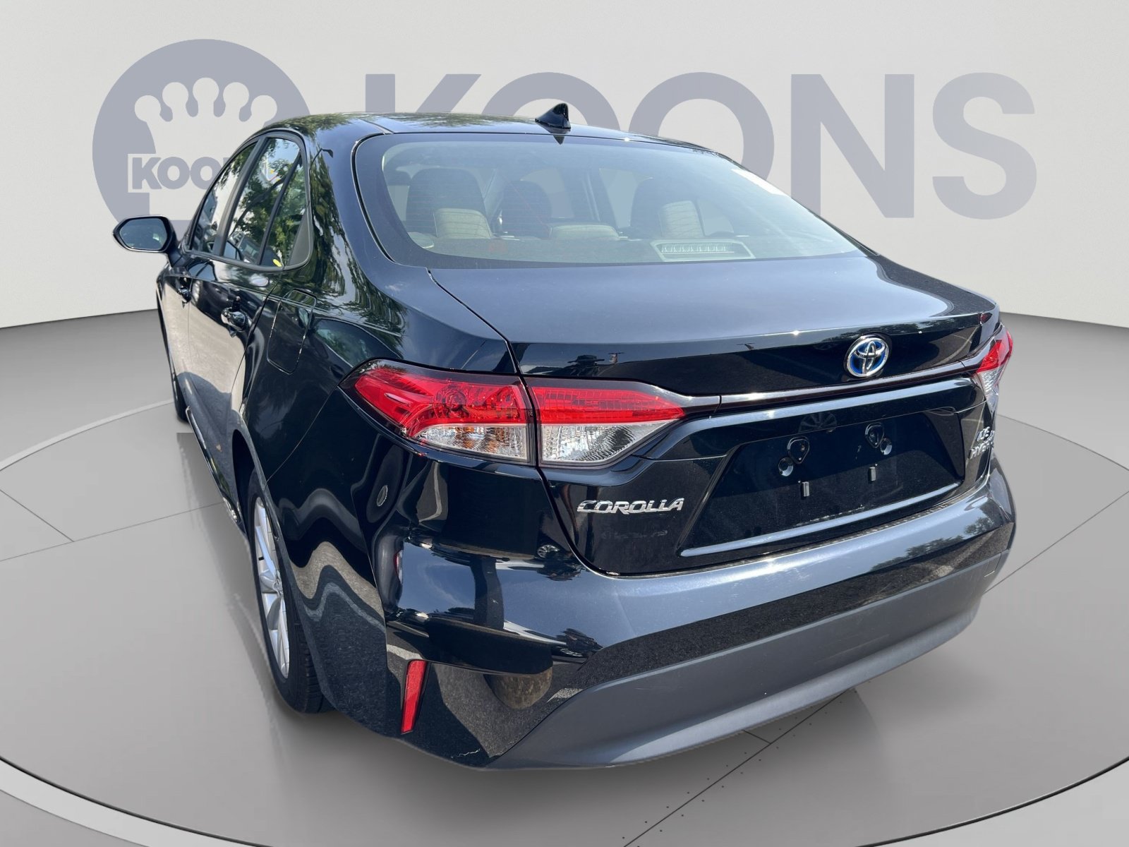Used 2024 Toyota Corolla LE w/ LE Convenience Package FWD image 2