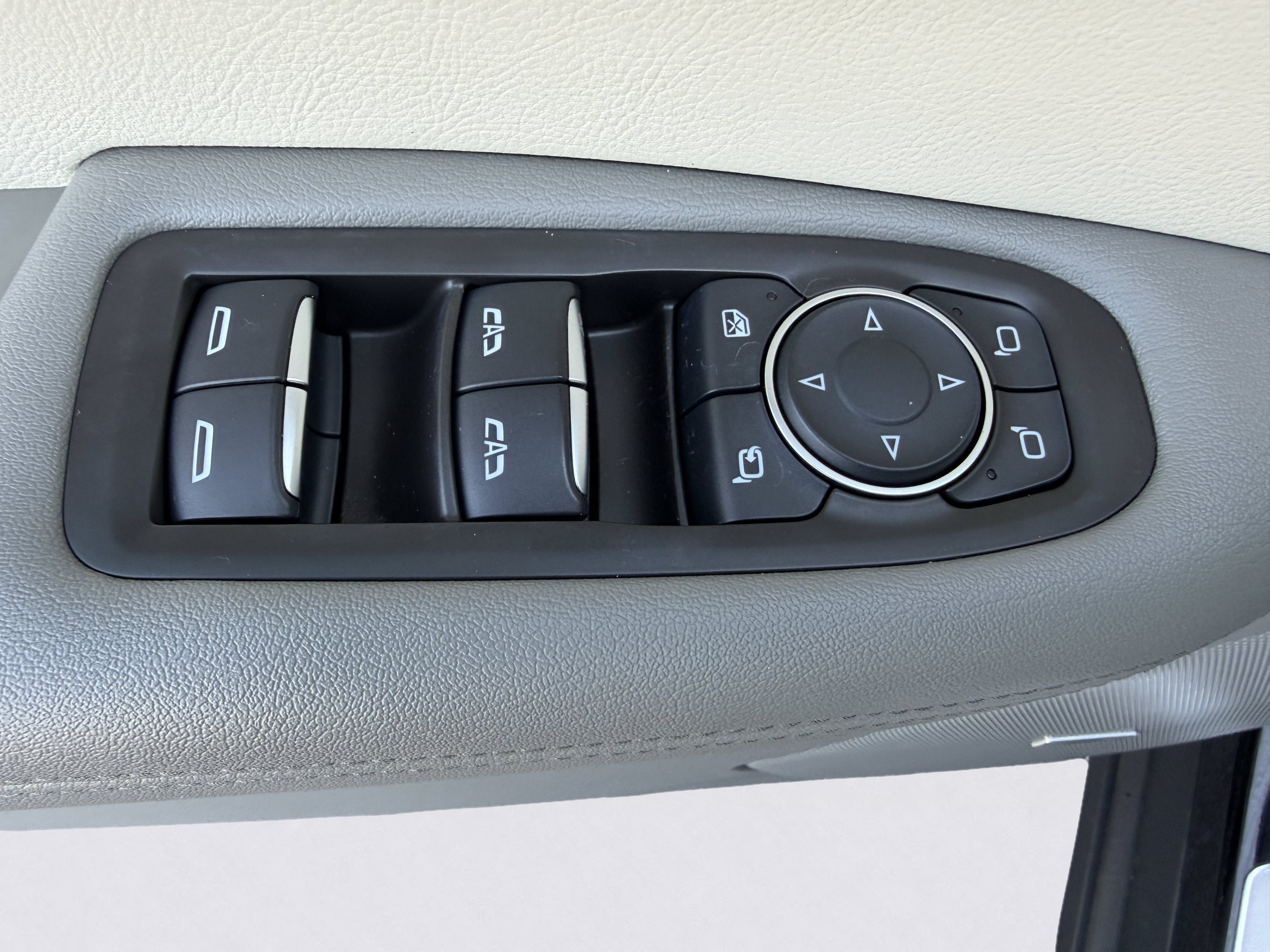 Used 2024 Cadillac XT6 Premium Luxury w/ LPO, Floor Liner Package AWD/4WD image 31