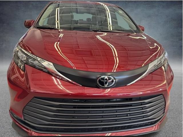 Used 2026 Toyota Sienna XLE FWD image 10