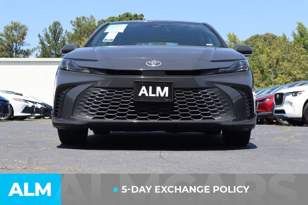 Used 2025 Toyota Camry SE image 4