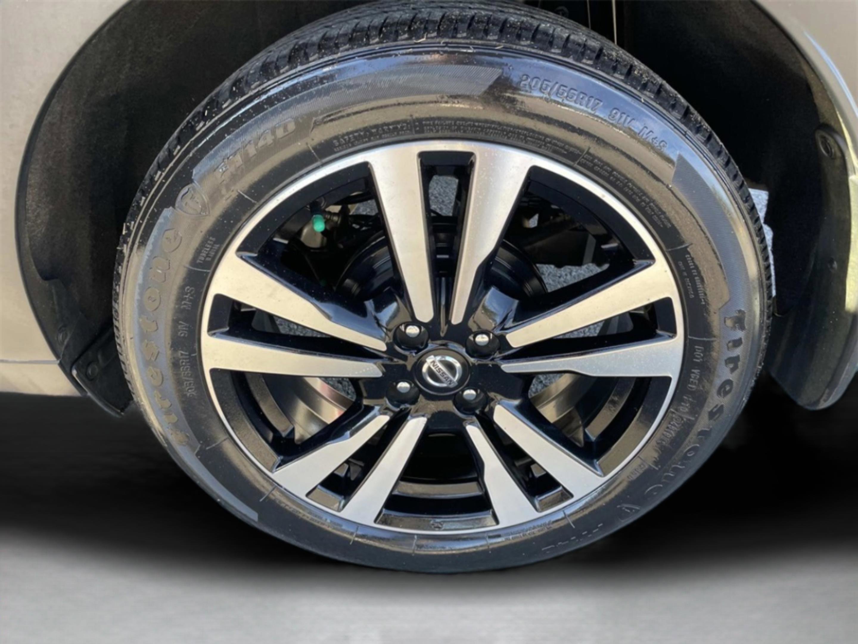 Used 2020 Nissan Kicks SV image 11