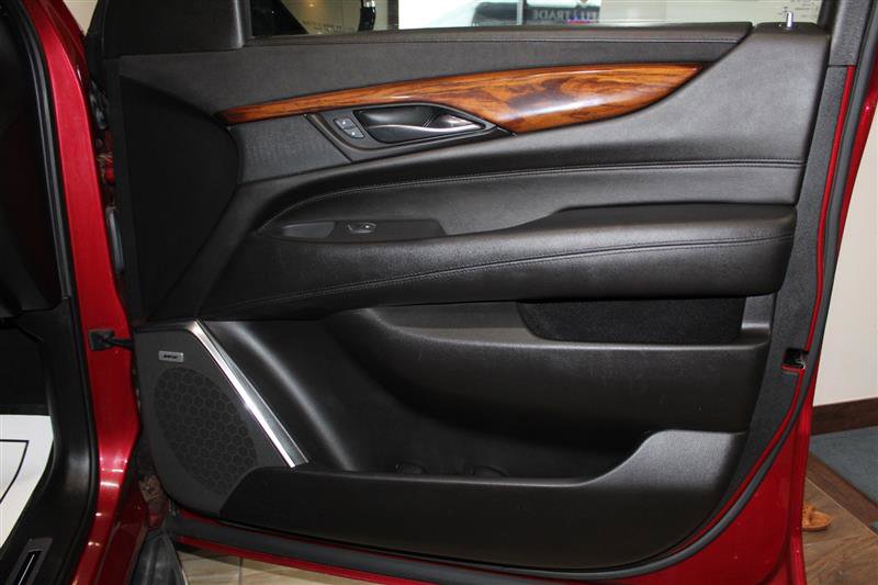 Used 2015 Cadillac Escalade Luxury image 36