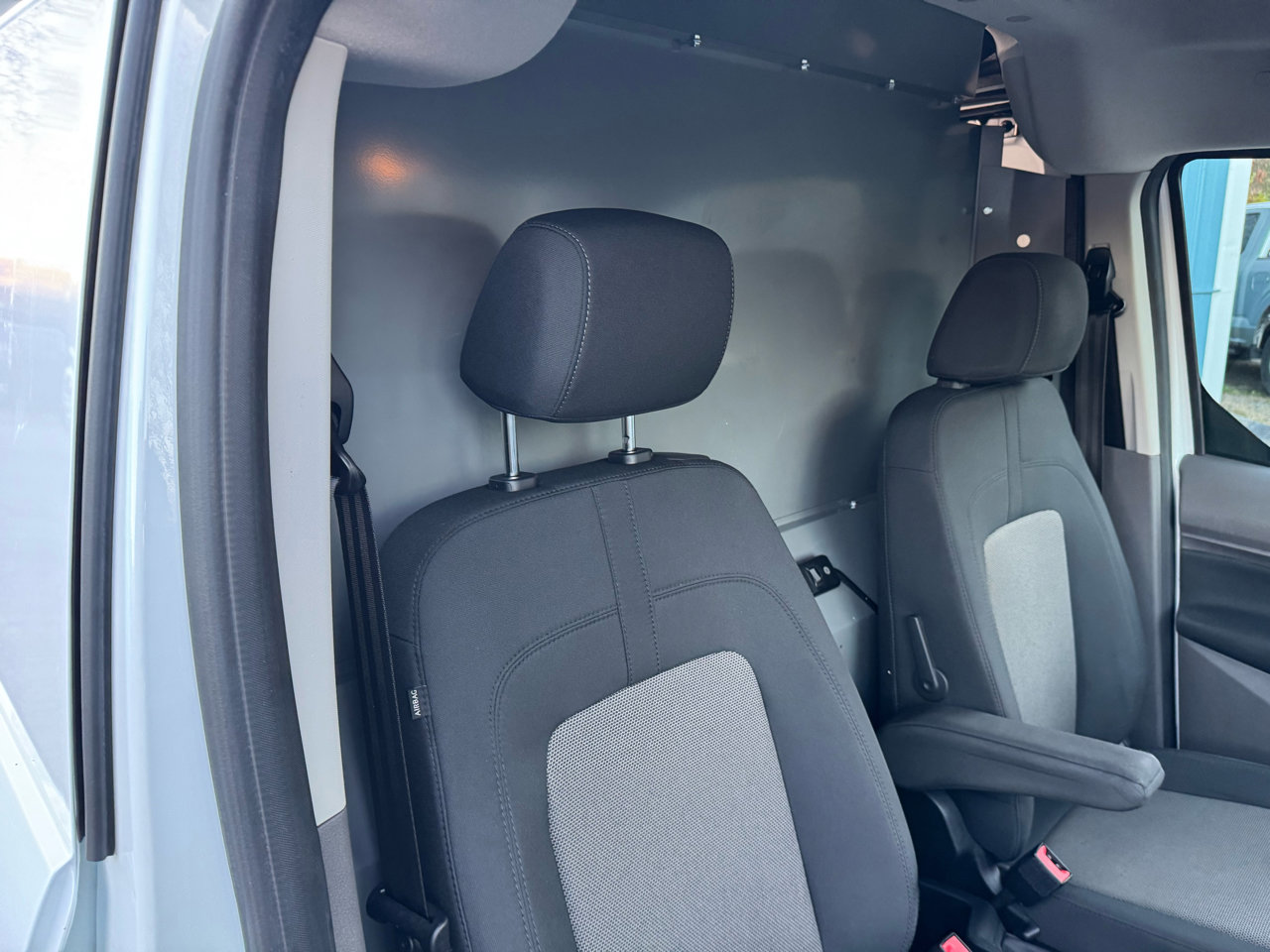 Used 2022 Ford Transit Connect XL image 37