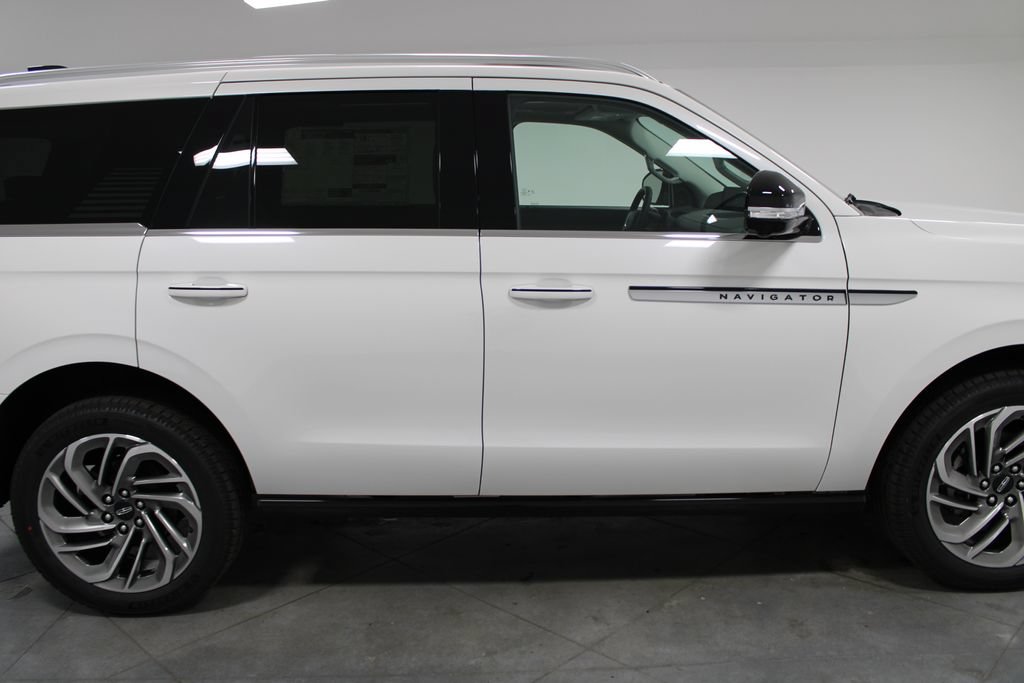 New 2027 Lincoln Navigator Reserve RWD image 10