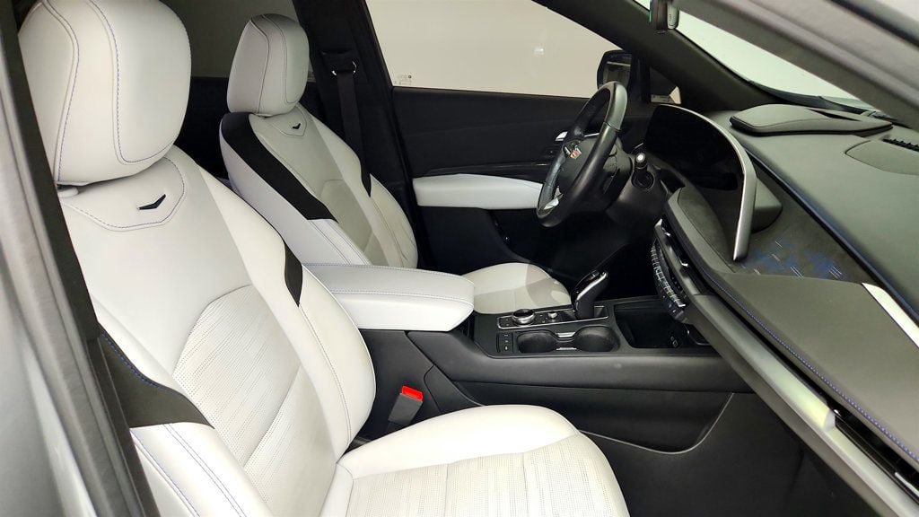 Used 2024 Cadillac XT4 Sport FWD image 25
