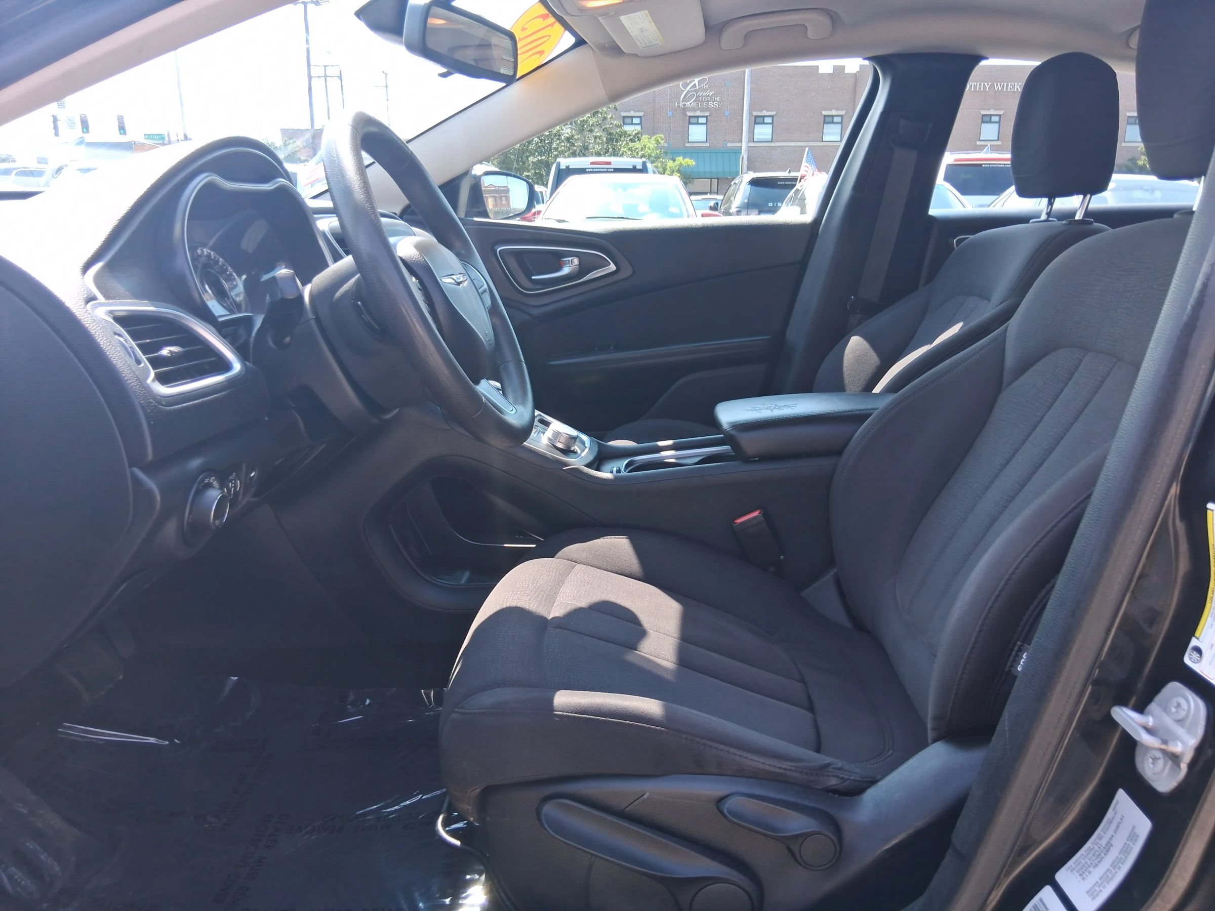 Used 2015 Chrysler 200 Limited FWD image 10
