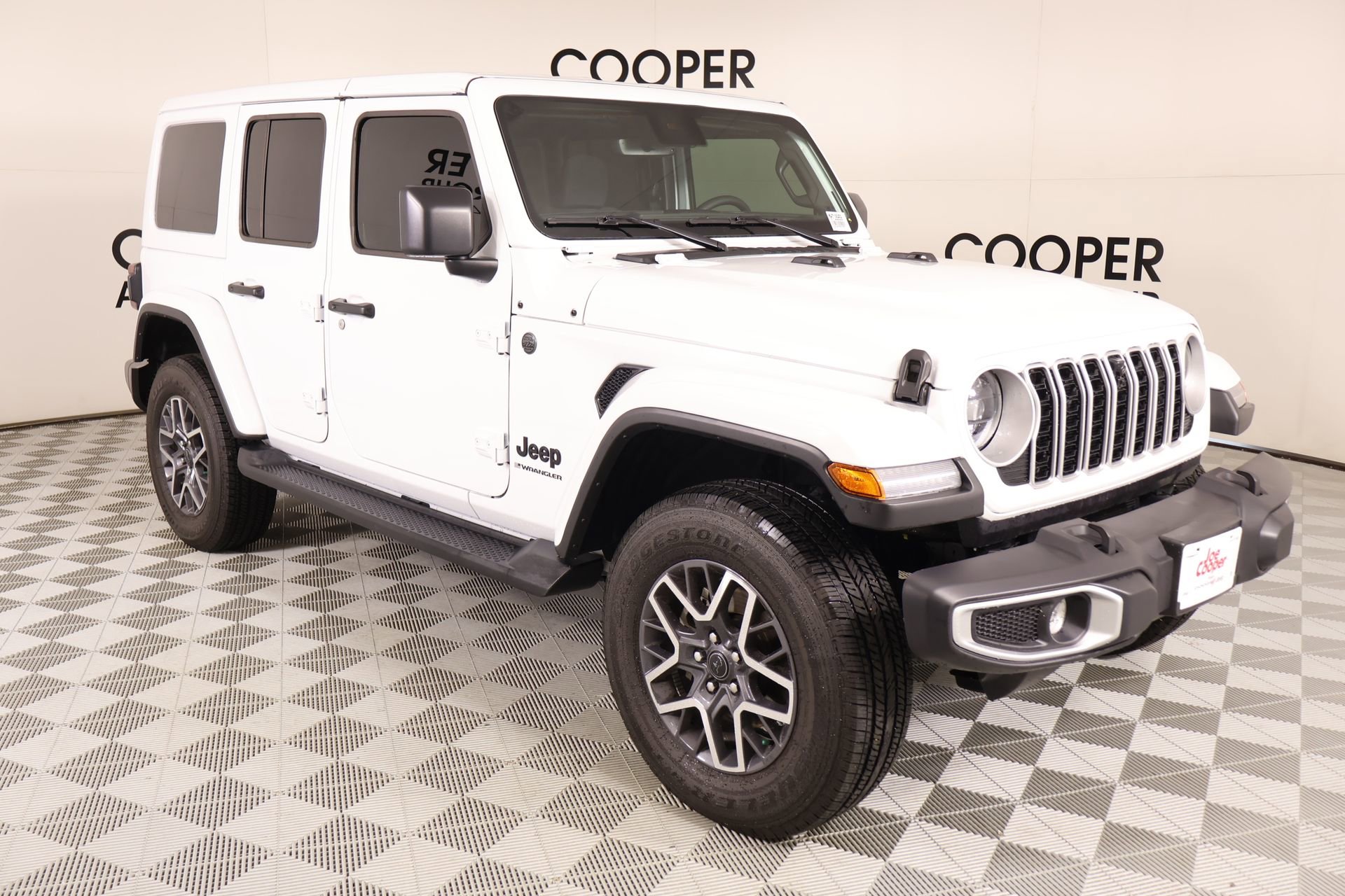 Used 2025 Jeep Wrangler Unlimited Sahara AWD/4WD image 1