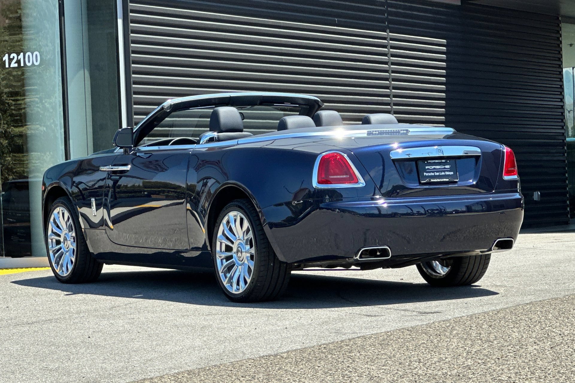 Used 2019 Rolls-Royce Dawn RWD image 3