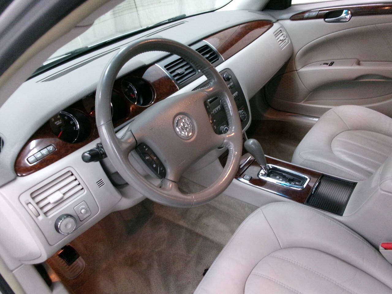 Used 2011 Buick Lucerne CXL FWD image 15