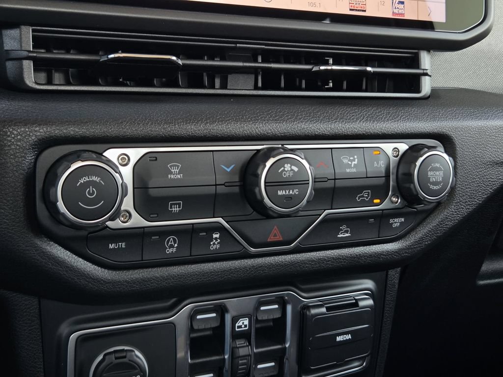 New 2026 Jeep Gladiator Sport AWD/4WD image 17