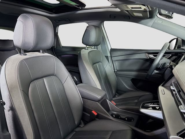 Used 2024 Audi Q4 e-tron Prestige image 30