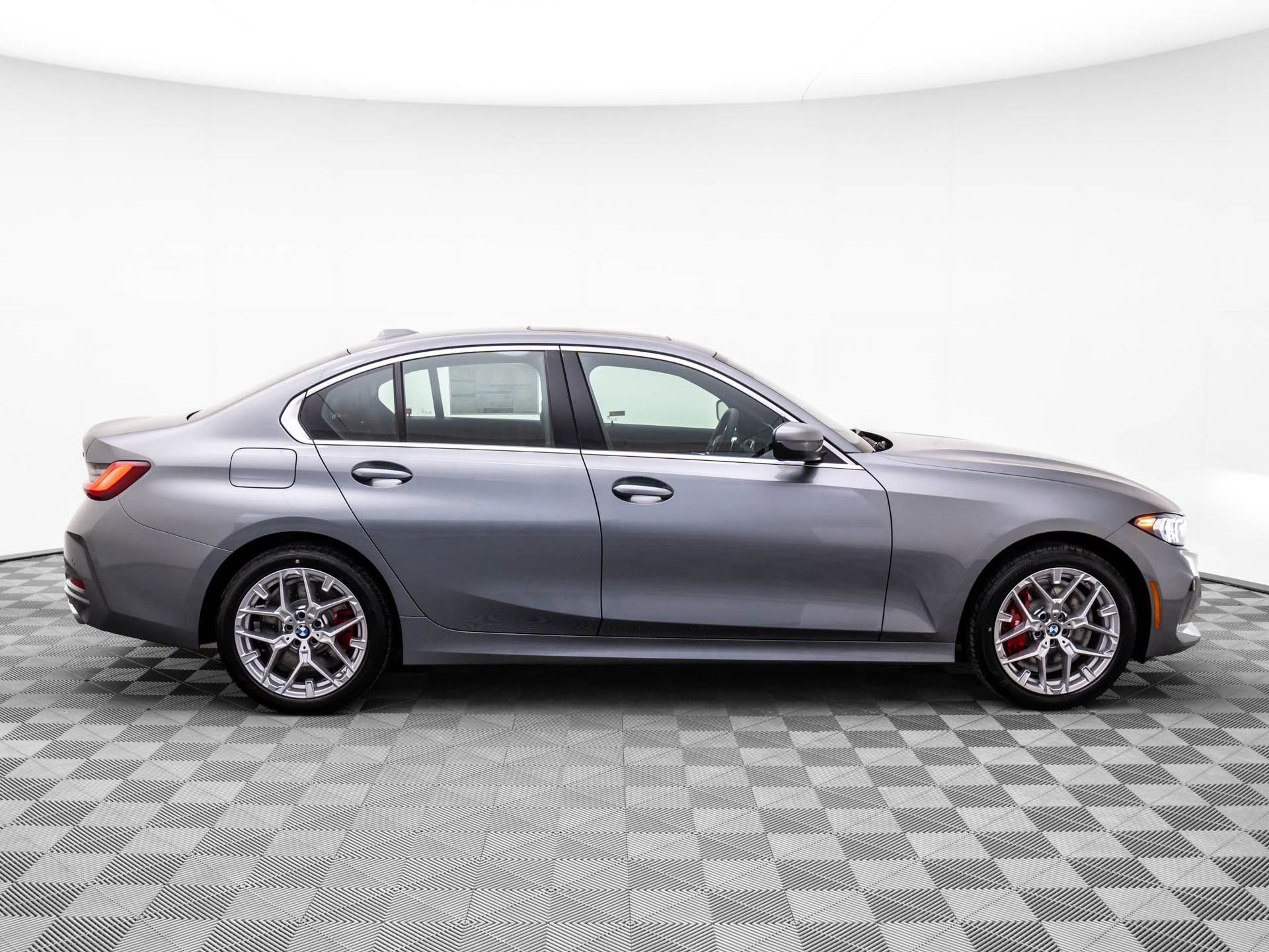 Used 2025 BMW 330i xDrive 330i xDrive w/ Driving Assistance Package image 7