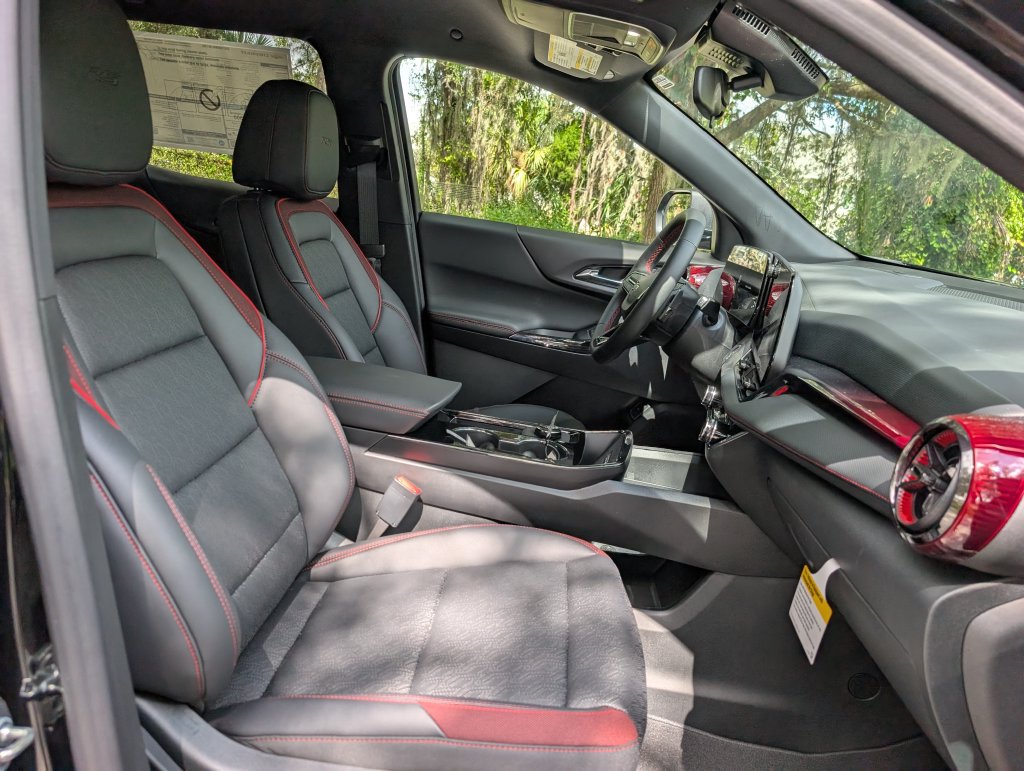 New 2027 Chevrolet Equinox RS FWD image 17