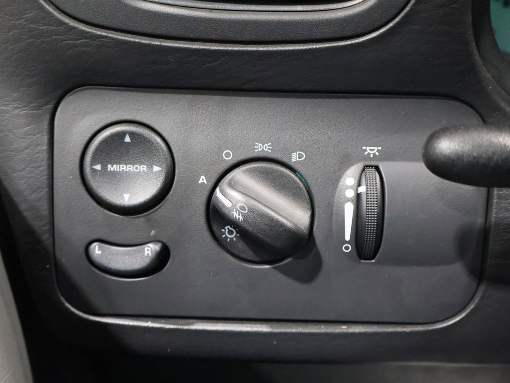 Used 2004 Chrysler Town & Country Limited image 25