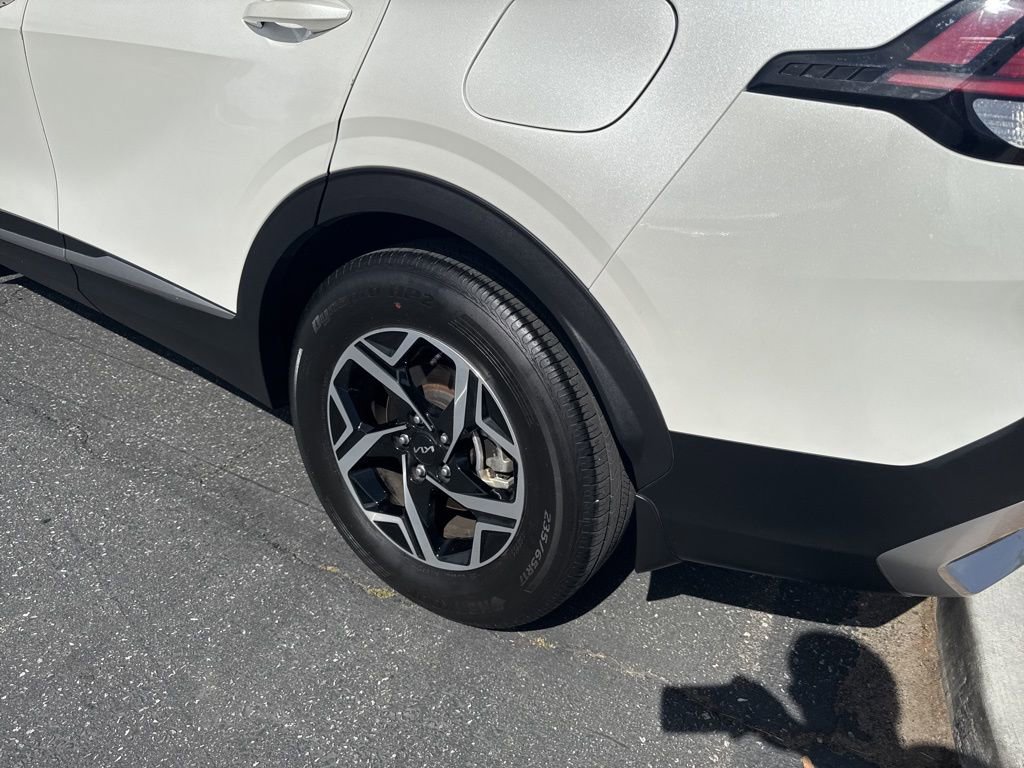 Used 2023 Kia Sportage LX FWD image 7