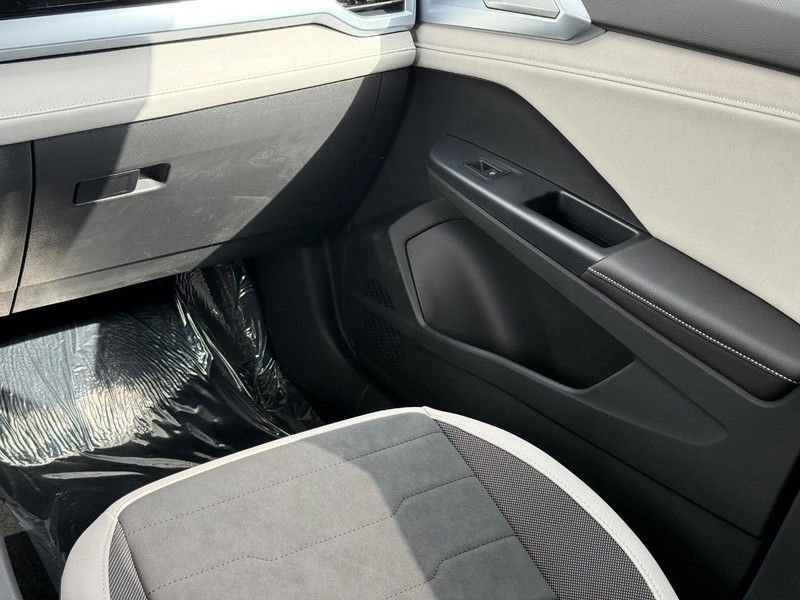 New 2026 Volkswagen Taos SE AWD/4WD image 10