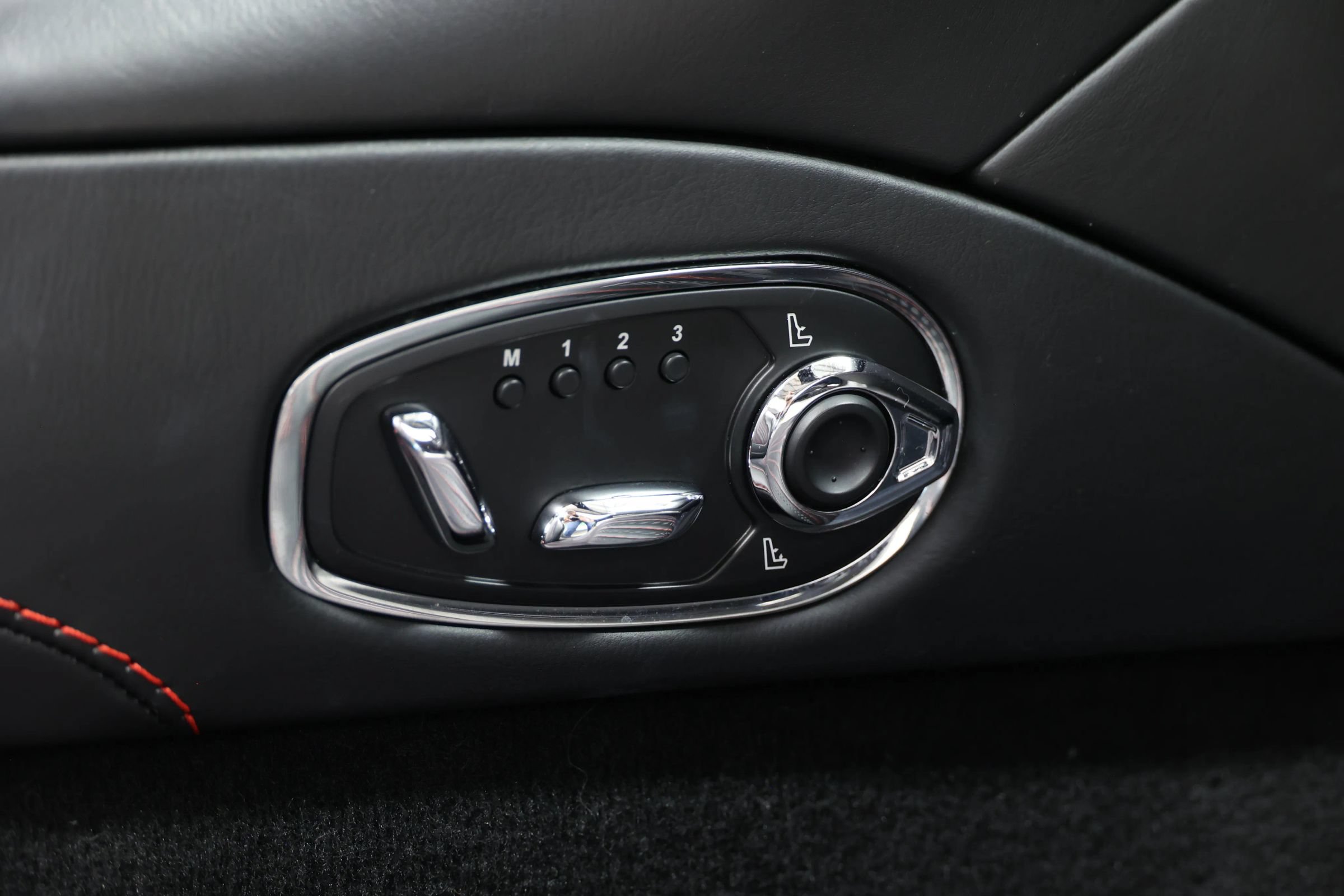 Used 2019 Aston Martin DB11 Volante RWD image 92
