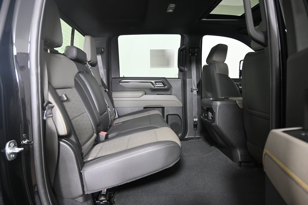 Used 2025 Chevrolet Silverado 2500 ZR2 w/ Technology Package image 17