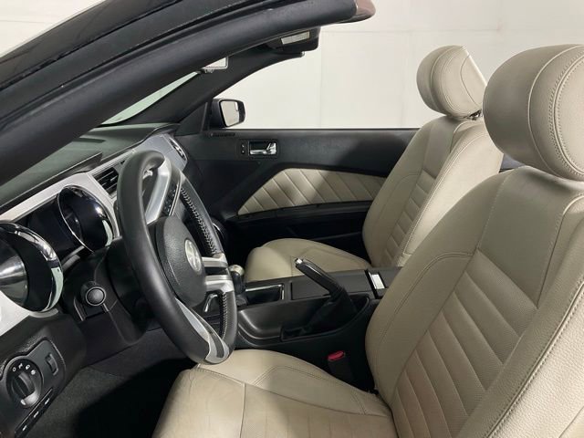 Used 2012 Ford Mustang Premium image 25