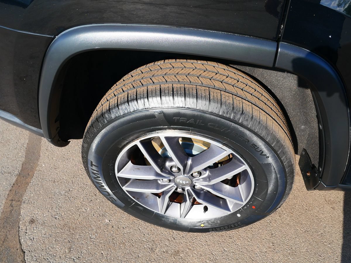 Used 2018 Jeep Grand Cherokee Limited AWD/4WD image 36