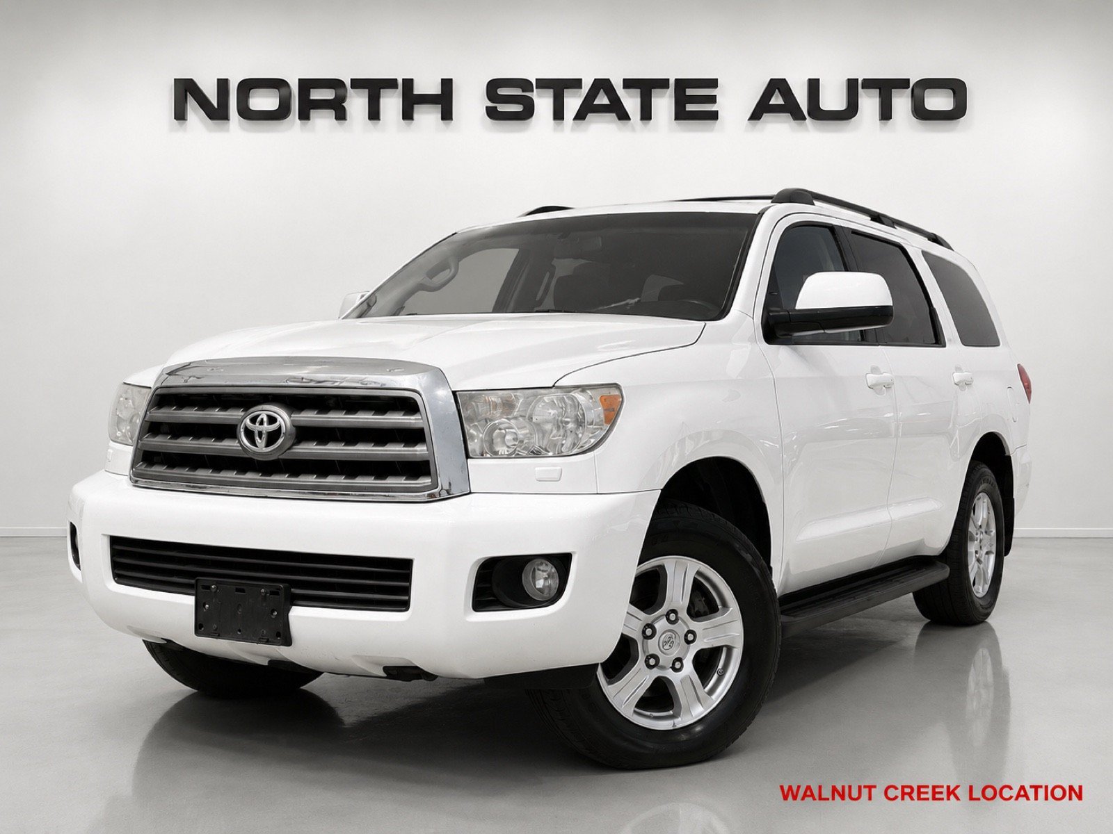 Used 2015 Toyota Sequoia SR5 AWD/4WD image 1