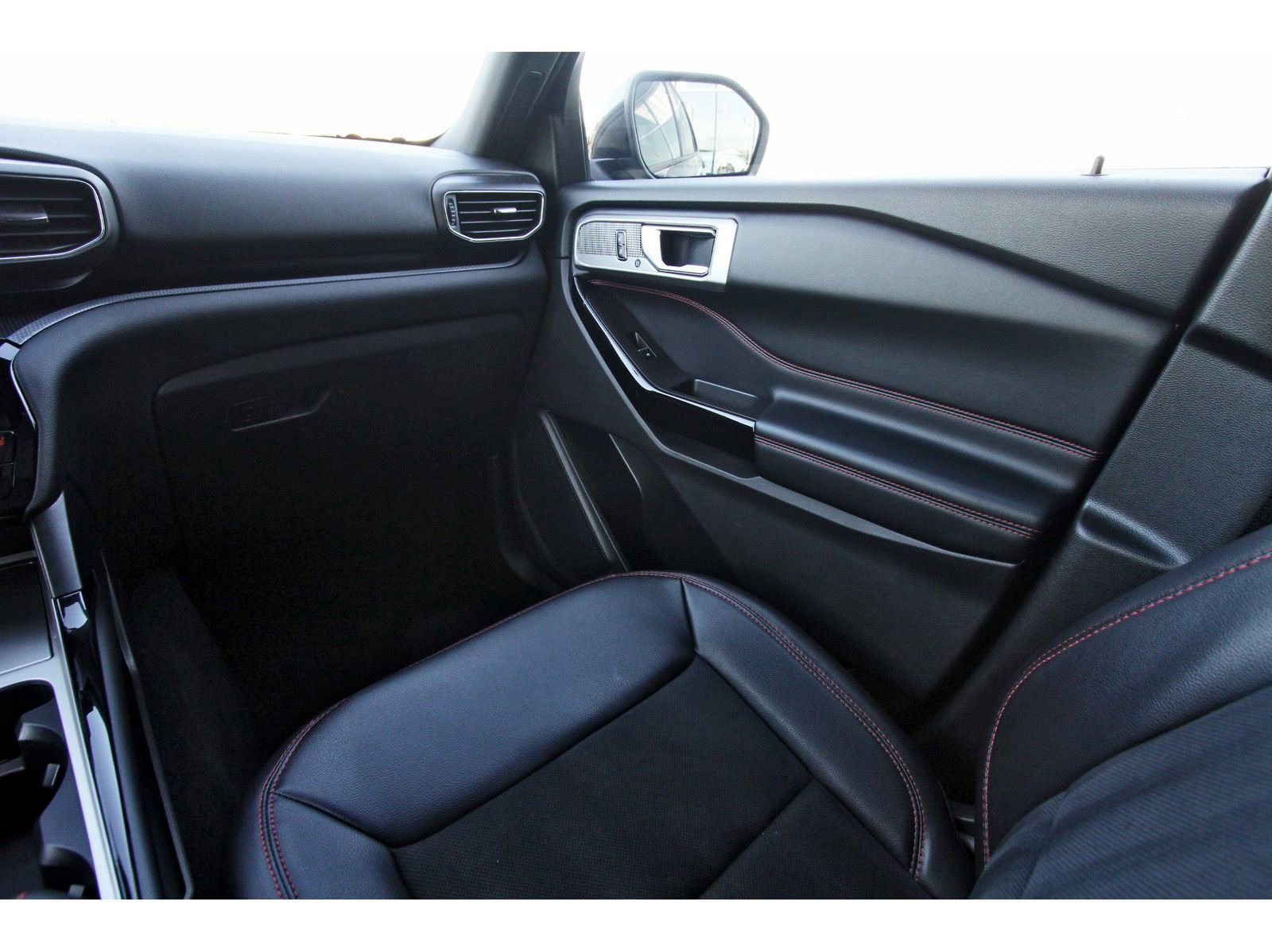 Used 2023 Ford Explorer ST-Line w/ Class IV Trailer Tow Package image 13