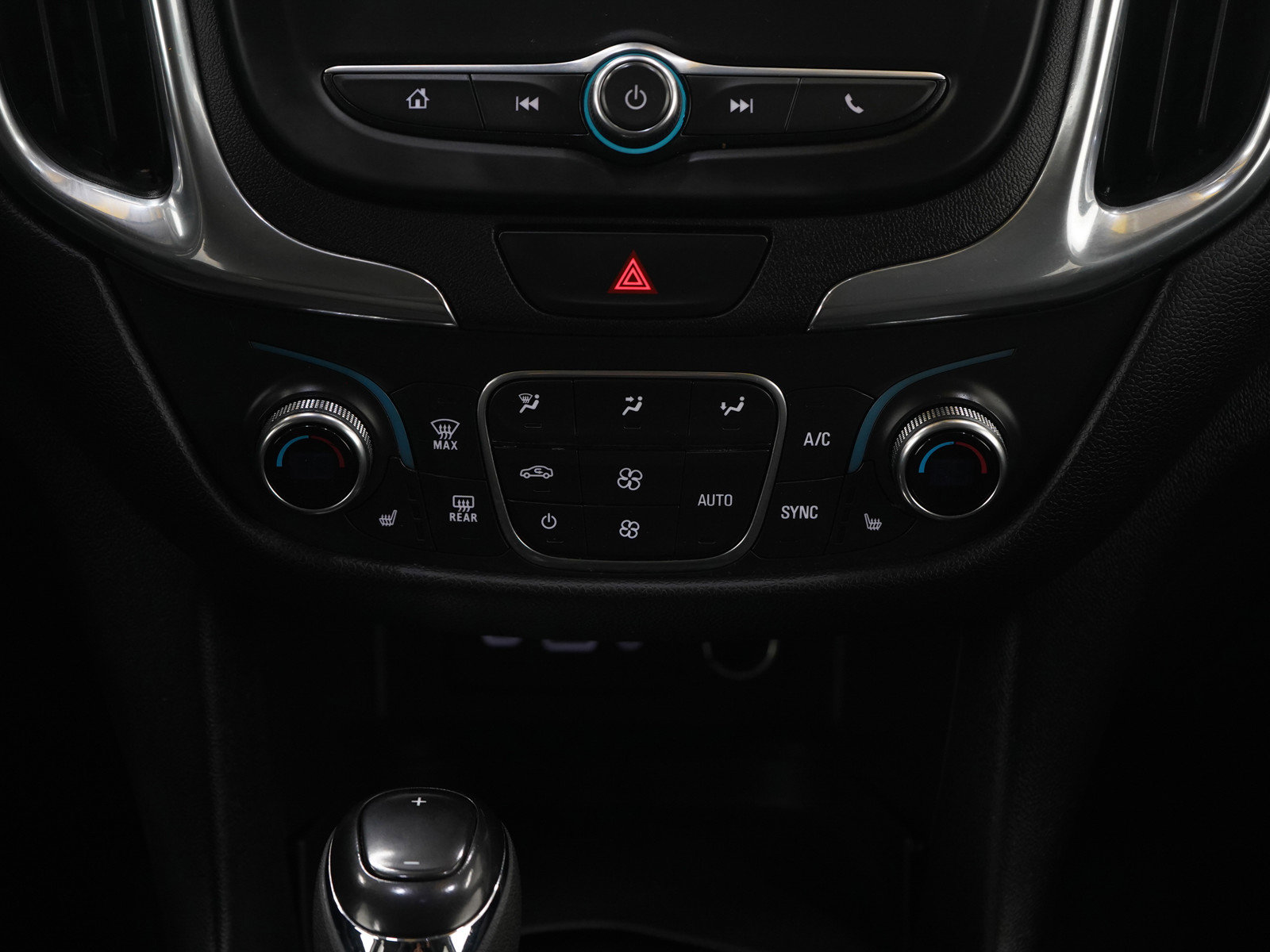 Used 2020 Chevrolet Equinox LT image 16