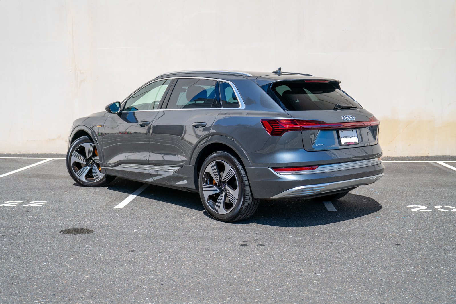 Used 2019 Audi e-tron Prestige w/ Prestige Package AWD/4WD image 3