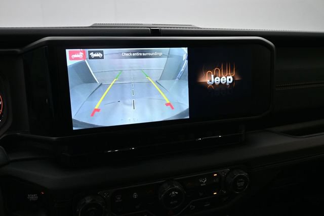 Used 2024 Jeep Wrangler Unlimited Sahara w/ Technology Group AWD/4WD image 7