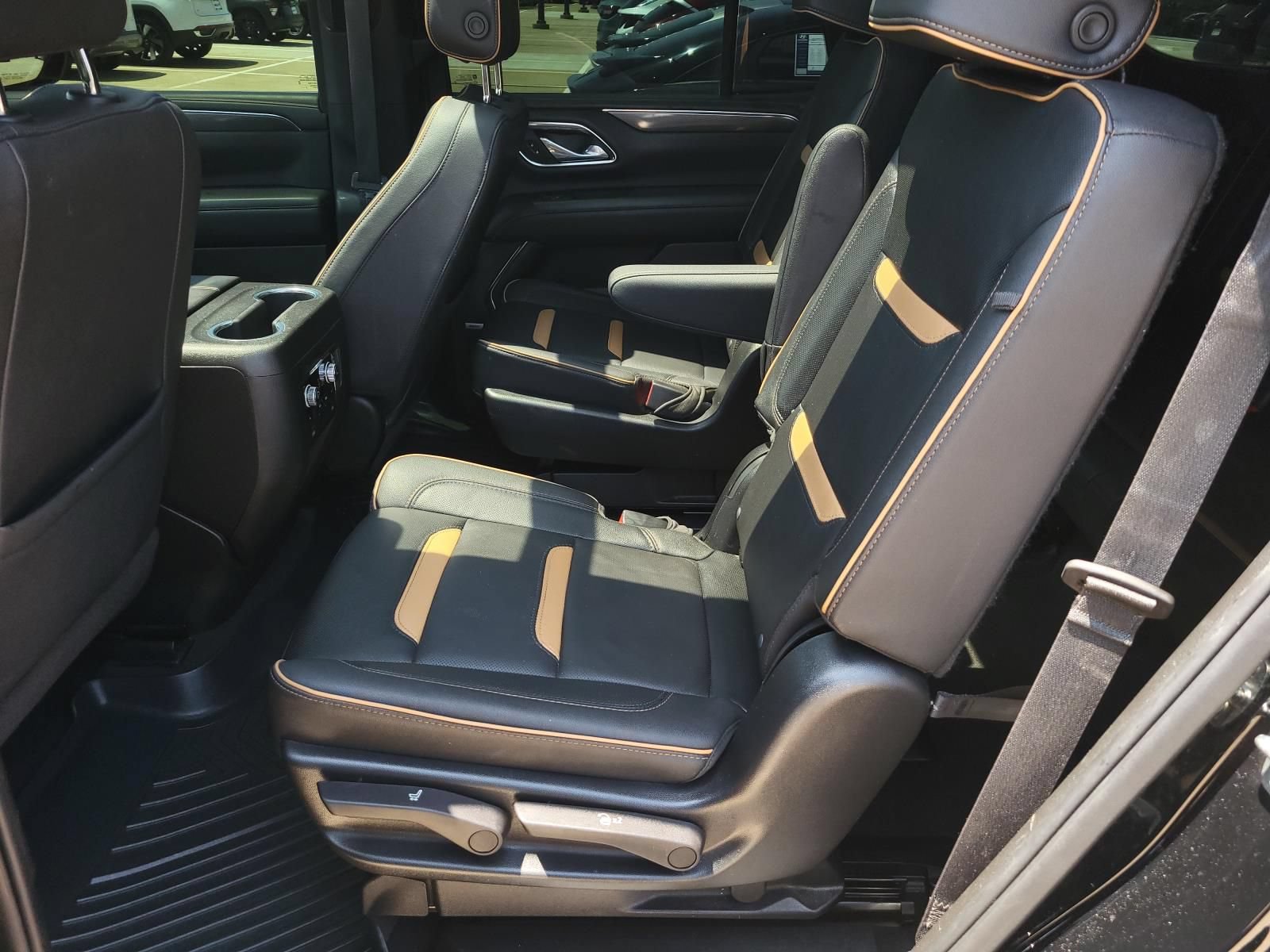Used 2023 GMC Yukon AT4 w/ AT4 Premium Package AWD/4WD image 14