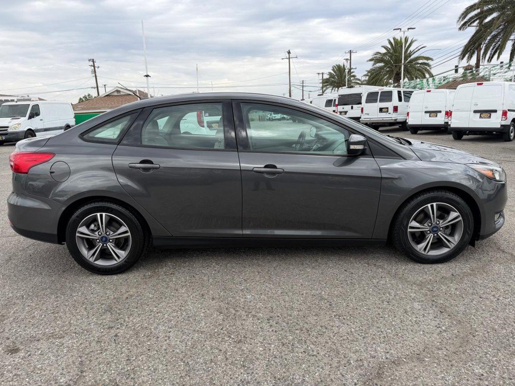 Used 2017 Ford Focus SE FWD image 4