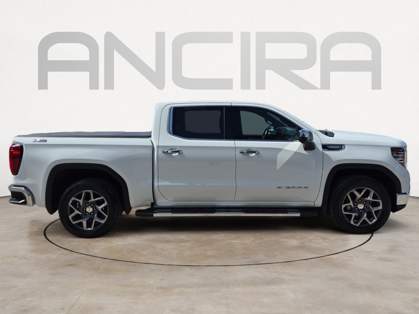 Used 2023 GMC Sierra 1500 SLT AWD/4WD image 11