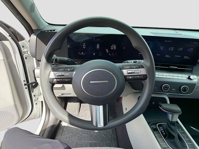 Used 2024 Hyundai Kona SE image 11