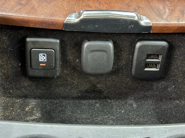 Used 2015 Cadillac Escalade Platinum image 31