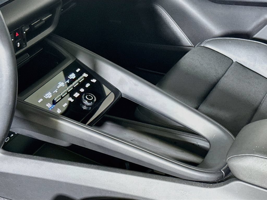 Certified 2025 Porsche Macan Electric RWD image 21