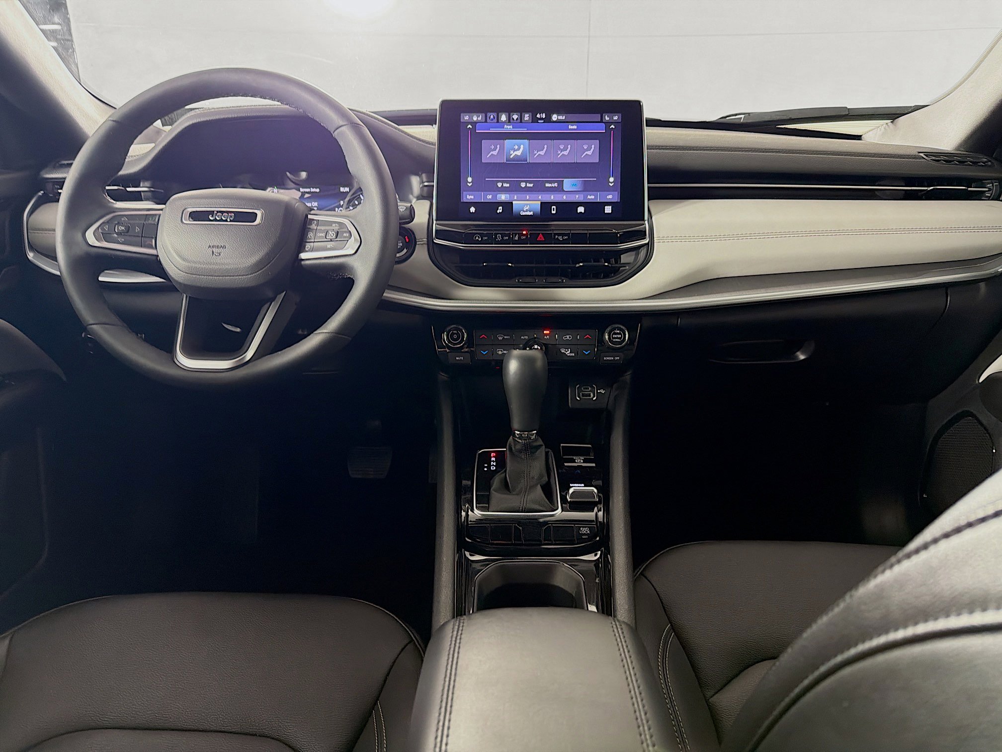 Used 2025 Jeep Compass Limited image 23