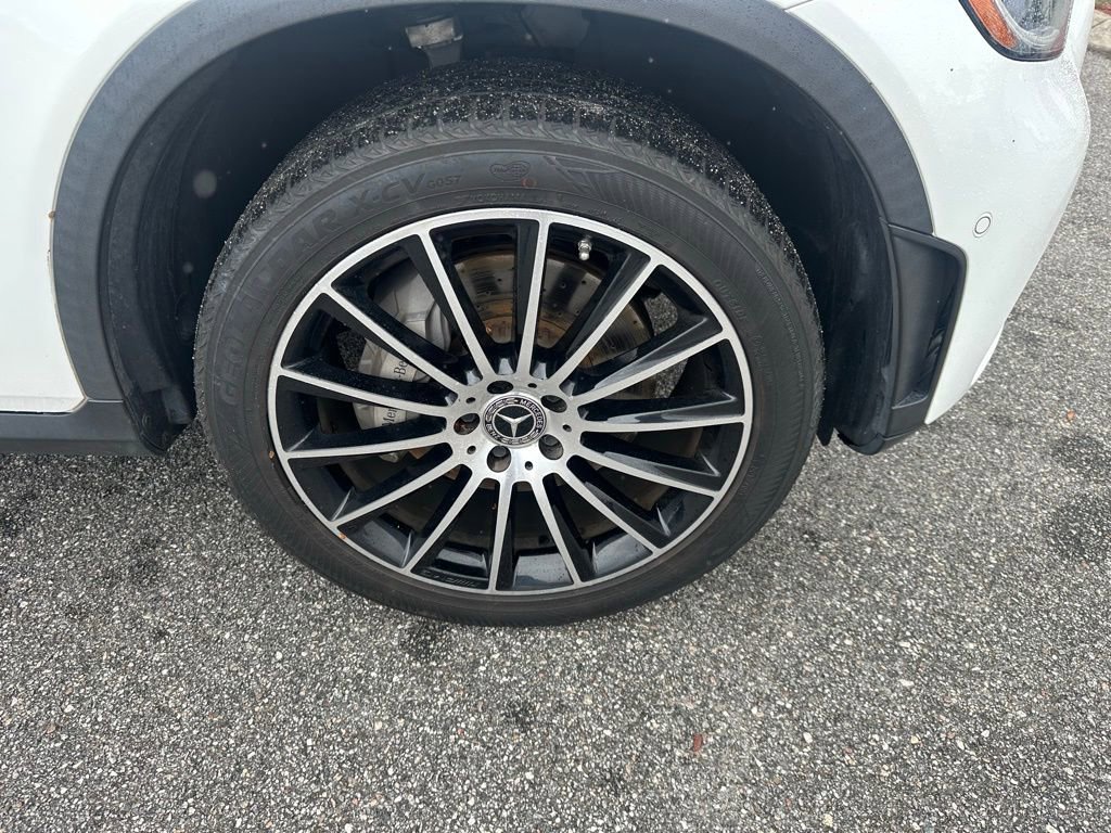 Used 2022 Mercedes-Benz GLC 300 4MATIC image 4