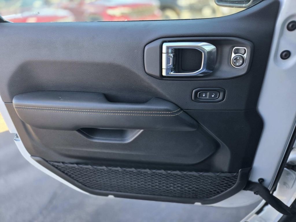 Used 2025 Jeep Wrangler Unlimited Sahara w/ Safety Group image 33