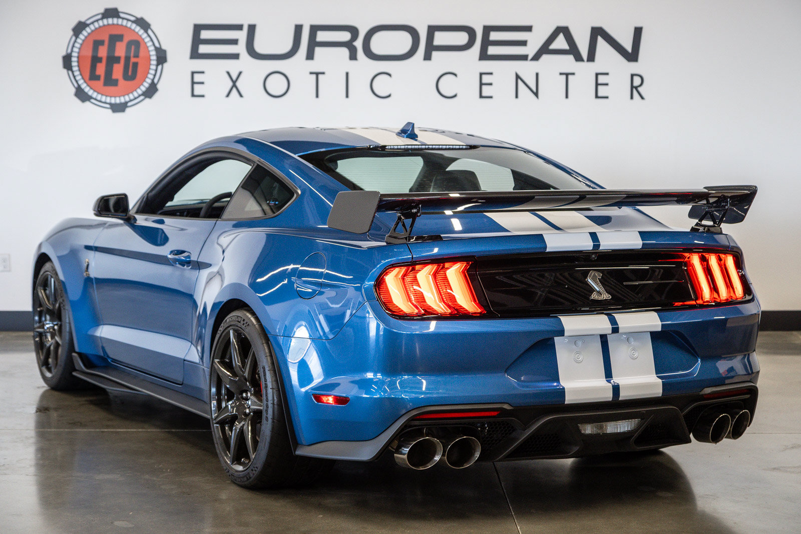 Used 2020 Ford Mustang Shelby GT500 w/ Carbon Fiber Track Pack RWD image 8