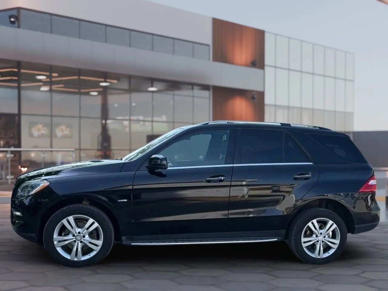 Used 2012 Mercedes-Benz ML 350 BlueTEC 4MATIC image 5