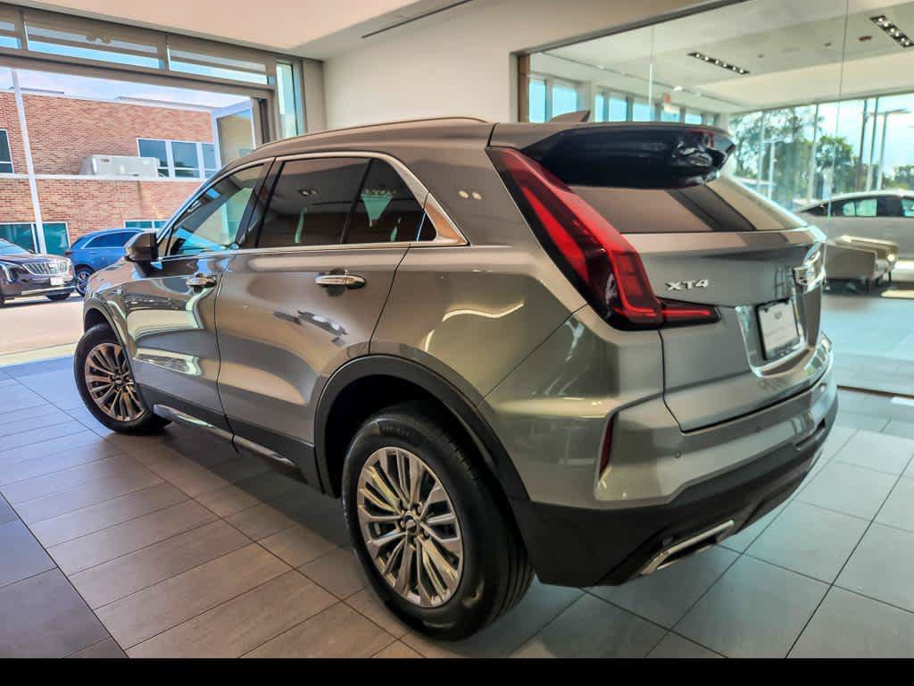 Used 2024 Cadillac XT4 Premium Luxury FWD image 8