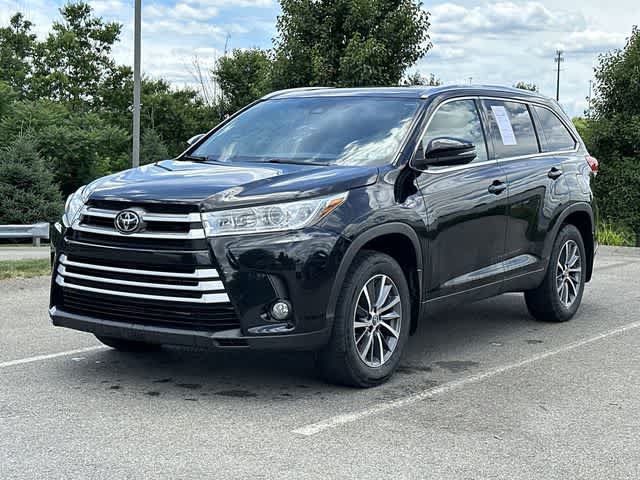 Used 2019 Toyota Highlander XLE AWD/4WD image 1