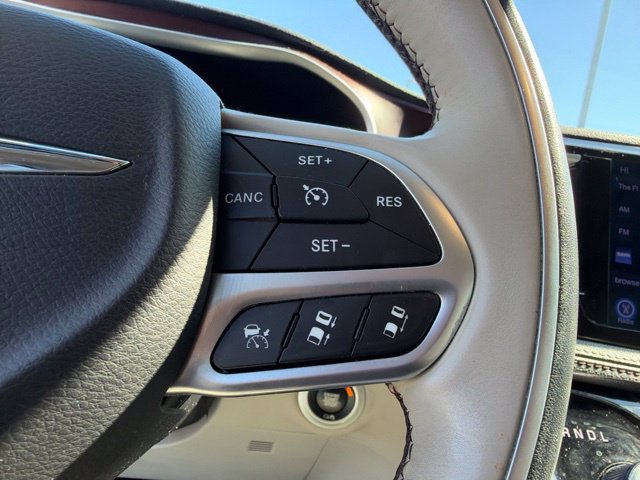 Used 2017 Chrysler Pacifica Limited w/ Advanced Safetytec Group FWD image 14